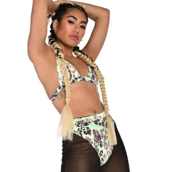 iHeartRaves | Back Stage Babe Mesh Biker Shorts - Picture 2 of 3